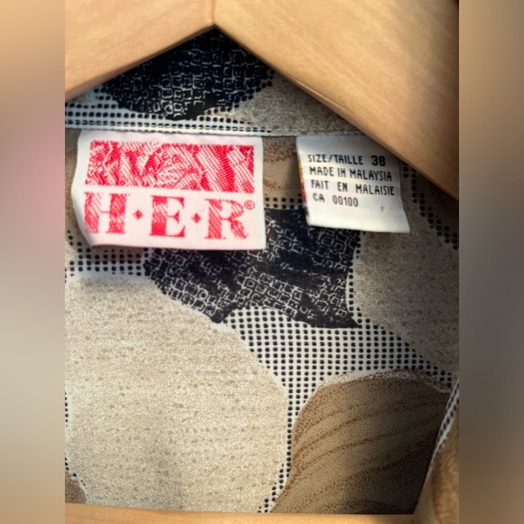 HER vintage blouse or jacket. Small removable shoulder pads. Probably polyester. - Picture 4 of 7